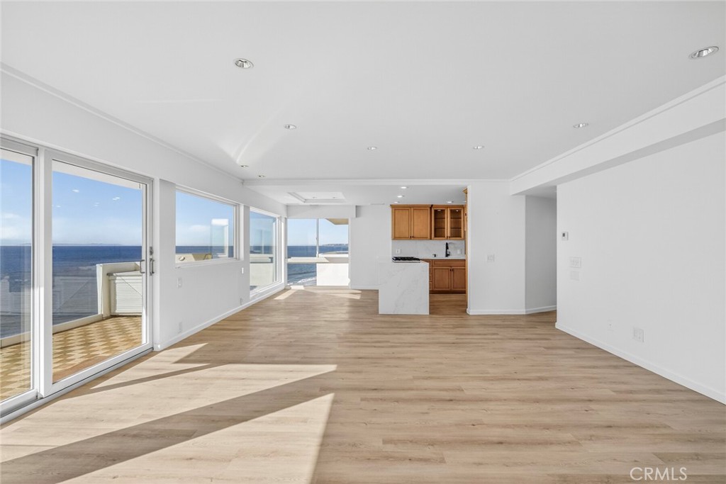 267 Avenida Lobeiro E