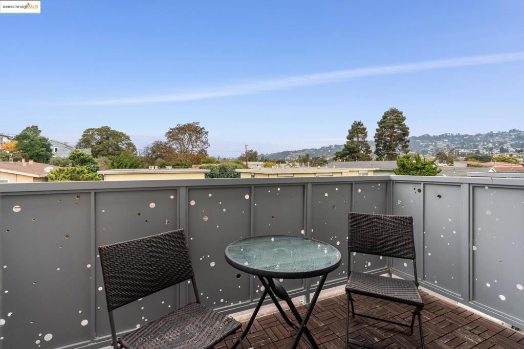 EL CERRITO - Residential