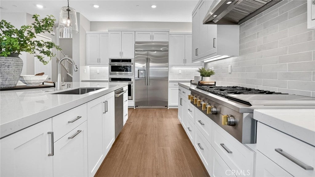 25184 Captain Way