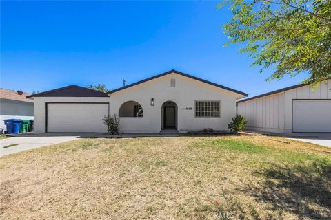 Photo of 44048 Elm Ave, Lancaster, CA 93534 (MLS # SR26021833)