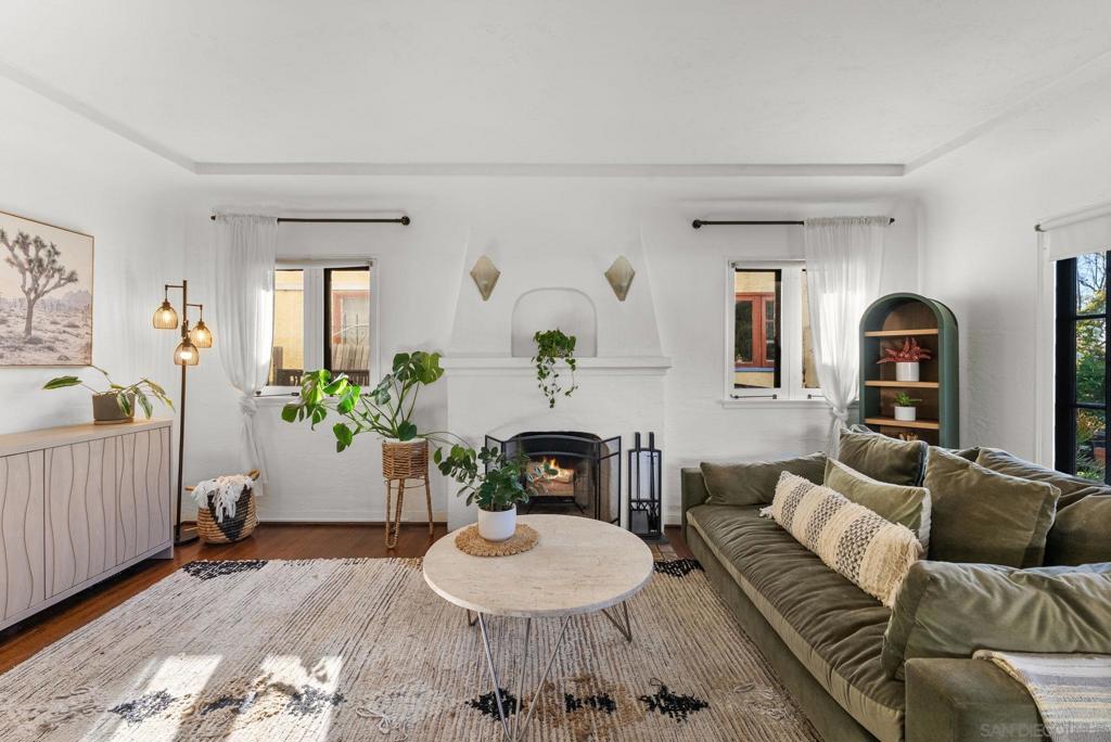 4762 E Mountain View Drive