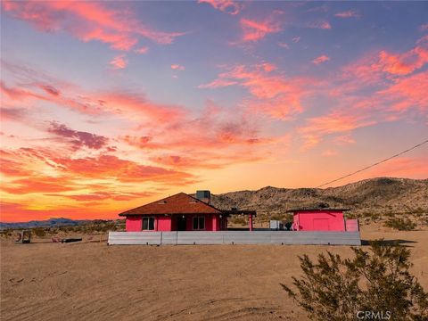 Photo of 2884 Fortuna Ave, Landers, CA 92285 (MLS # JT26103677)
