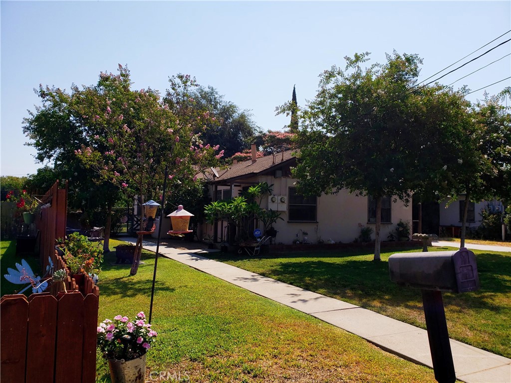 Mid-century Modern 2 bedroom, 1 bath duplex located near Parkview Community Hospital, city parks, schools, shopping, and California Baptist University. Water included.