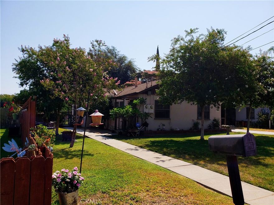 Mid-century Modern 2 bedroom, 1 bath duplex located near Parkview Community Hospital, city parks, schools, shopping, and California Baptist University.  Water included.