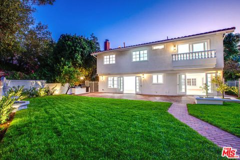 Photo of 10221 Briarwood Drive, Los Angeles, CA 90077 (MLS # 25617561)