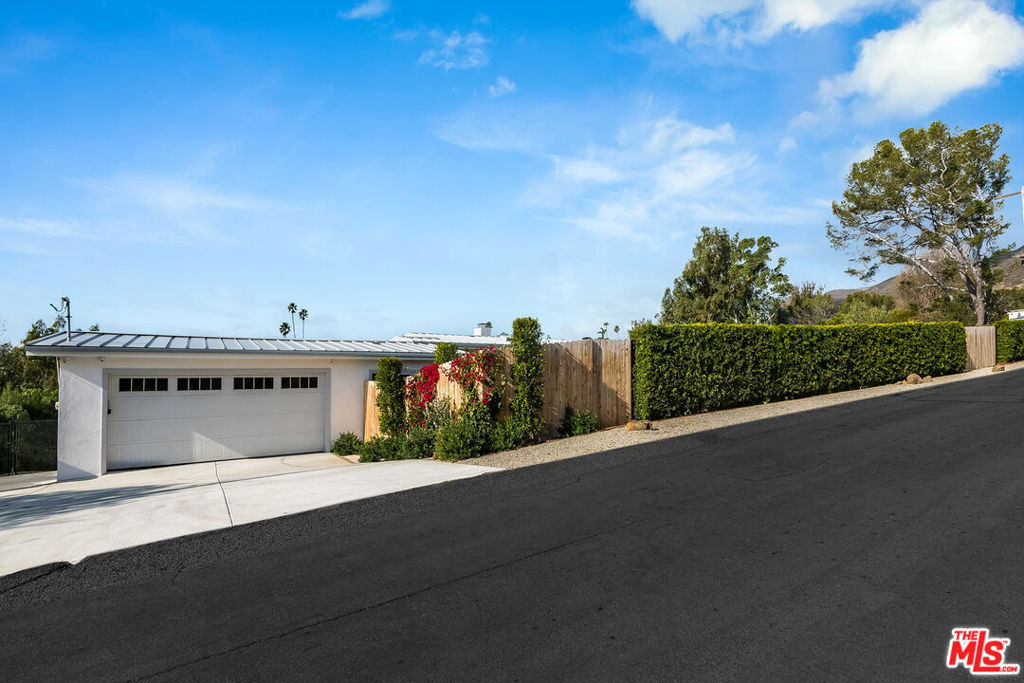 5761 Calpine Drive