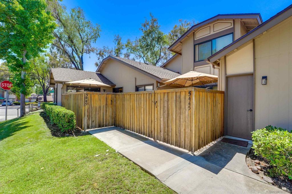 5449 Escarchosa Ln
