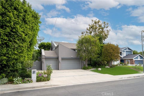 Photo of 13109 Addison ST, Sherman Oaks, CA 91423 (MLS # SR26229727)
