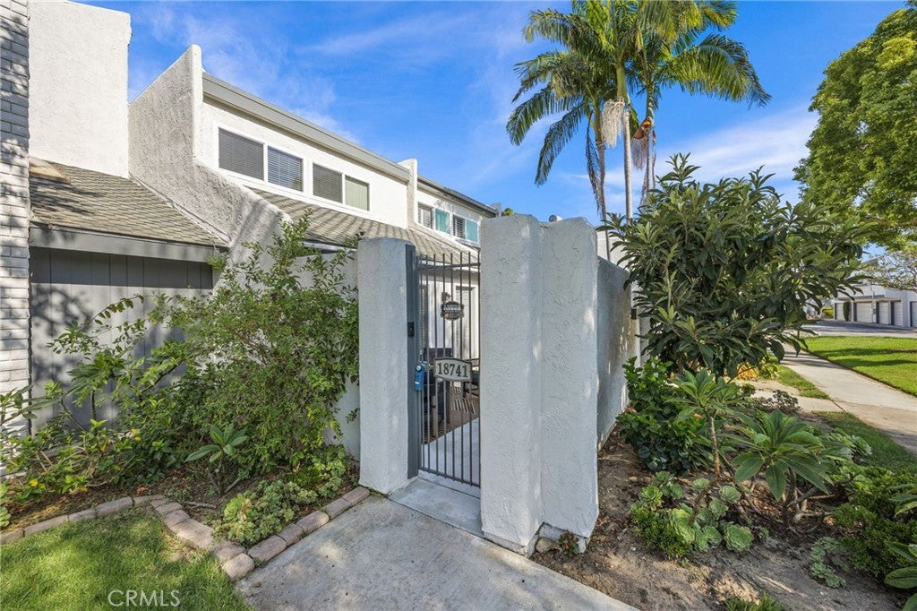 18741 Applewood