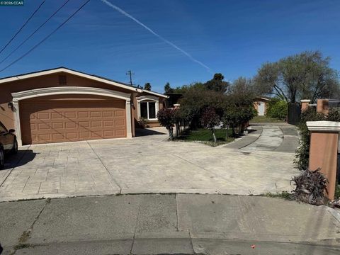 Photo of 5 Island View Dr, Bay Point, CA 94565 (MLS # 41128080)