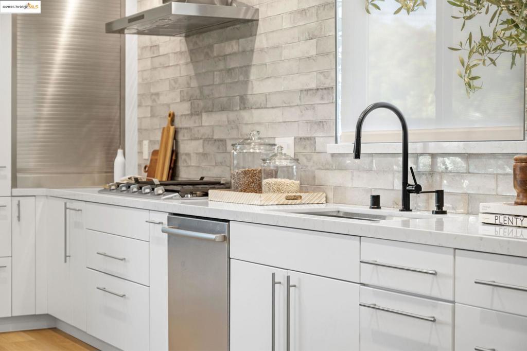 MOWRY WEST - Residential