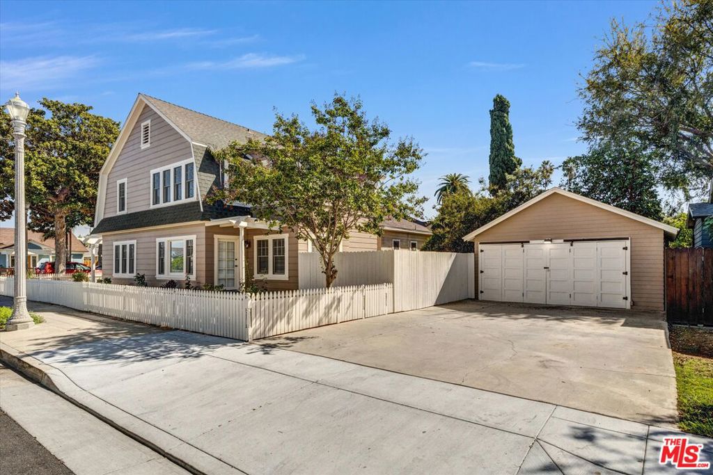 Photo of 325 N Olive Street, Anaheim, CA 92805 (MLS # 26104186)