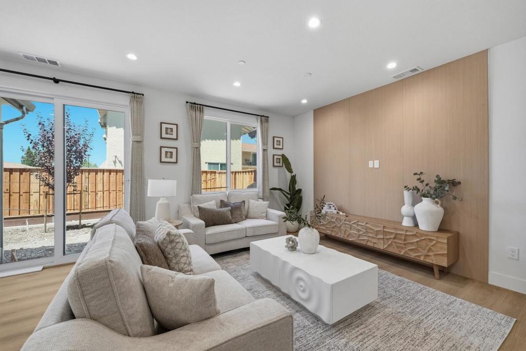 24 Silver Elm Court