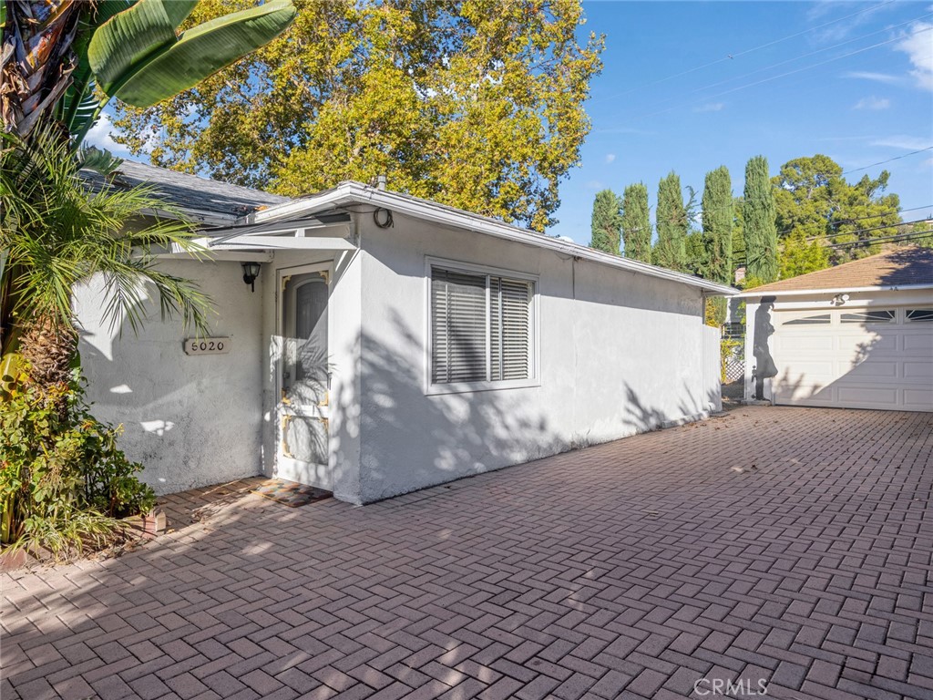 Welcome to this beautifully updated 2-bedroom, 1-bath single-story home, part of a well-maintained duplex in the heart of Woodland Hills. Offering approximately 800 sq. ft. of living space, this home features an open and inviting floor plan with central A/C and heat, spacious living and dining areas, and a bright kitchen with ample cabinet space. Enjoy the privacy of your own fenced backyard, ideal for relaxing or entertaining outdoors. Additional highlights include a 1-car covered carport, convenient laundry hookups, and a great location close to shopping, restaurants, and freeway access. Located just minutes from Ventura Blvd, Warner Center, and The Village at Topanga, this home provides the perfect blend of comfort, convenience, and privacy.