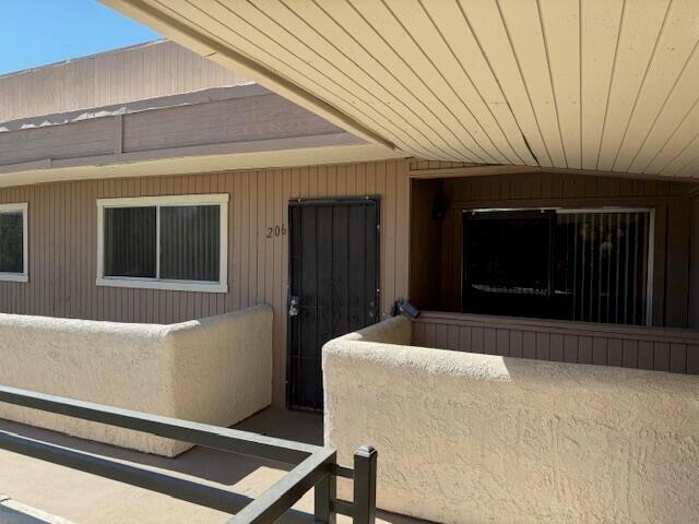 Palm Springs Villas I 1 bedroom 1 bath unit available for long term lease. Gorgeous PS mountain views, community pool, spa. Call for application link, unit also available for sale. Water & trash included.