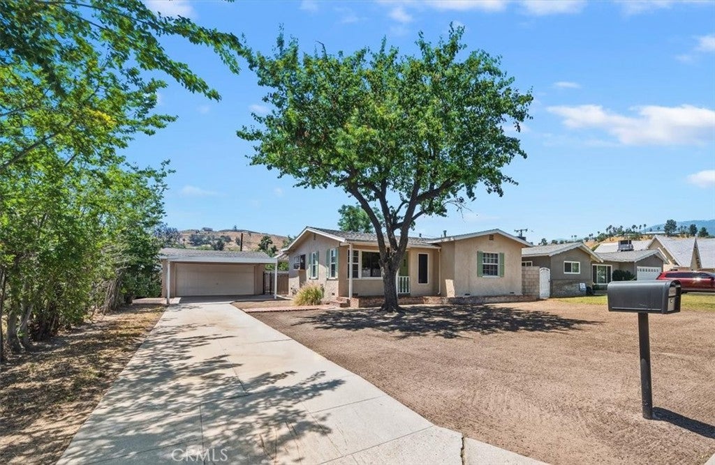 3524 N Stoddard