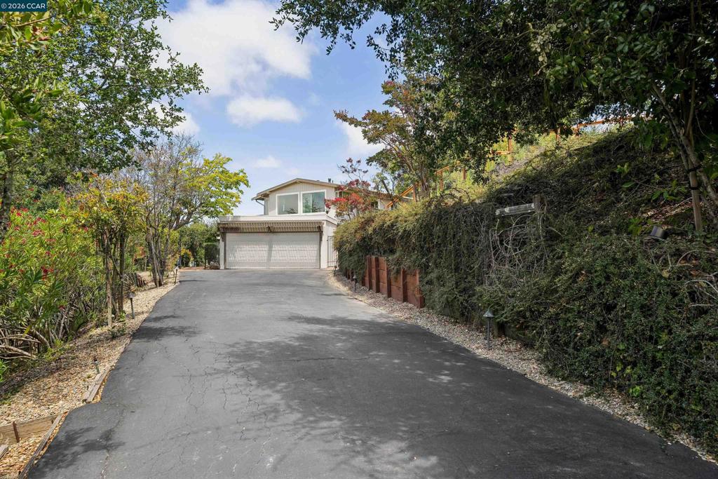 210 Courtney Ln LN