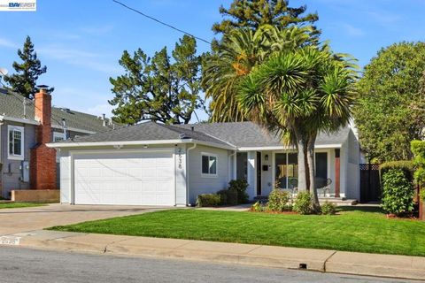 Photo of 2638 Eaton Ave AVE, Redwood City, CA 94062 (MLS # 41134291)