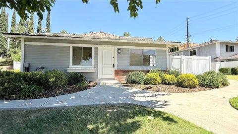 Photo of 28196 Robin AVE, Saugus, CA 91350 (MLS # SR26178514)