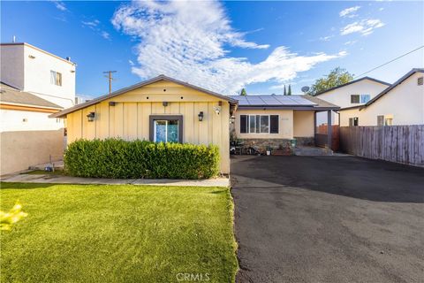 Photo of 22020 Saticoy Street, Canoga Park, CA 91303 (MLS # SR25223992)