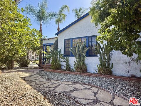 Photo of 6205 Gentry Avenue, North Hollywood, CA 91606 (MLS # 26860879)