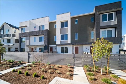 Photo of 27318 Bear Creek Lane, Valencia, CA 91381 (MLS # IV26095162)