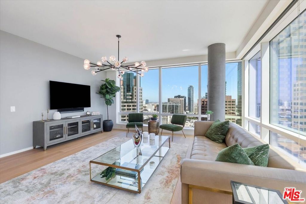 877 Francisco Street 2809