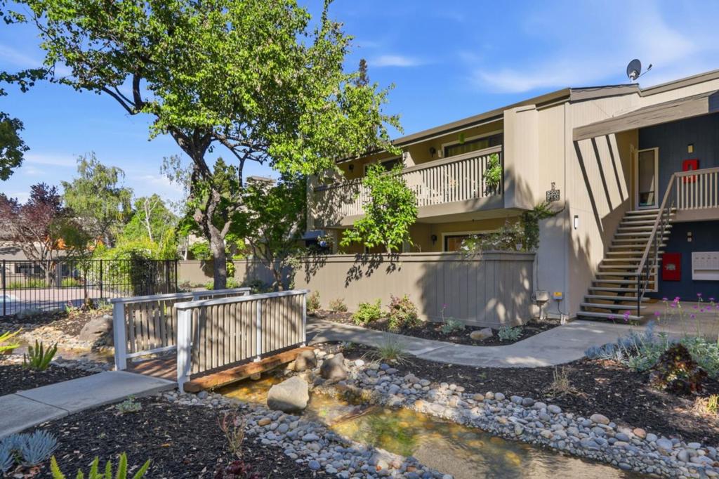 49 Showers Drive E151