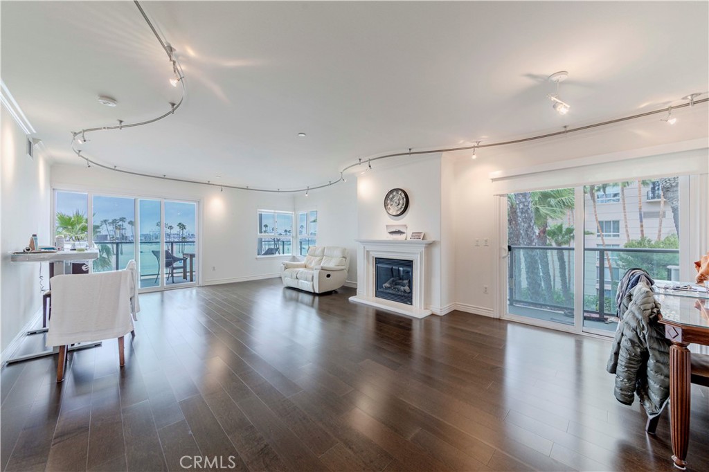1000 E Ocean Boulevard 307
