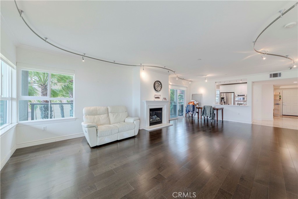 1000 E Ocean Boulevard 307