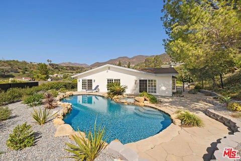Photo of 250 Surfview Drive, Pacific Palisades, CA 90272 (MLS # 26996025)