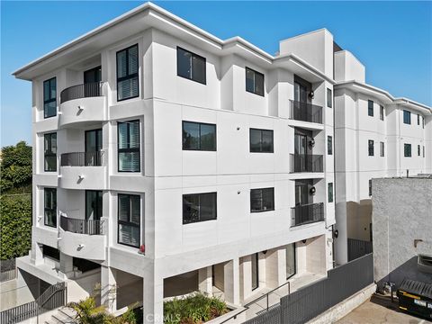 Photo of 4214 Fulton Avenue #302, Studio City, CA 91604 (MLS # SR25278382)