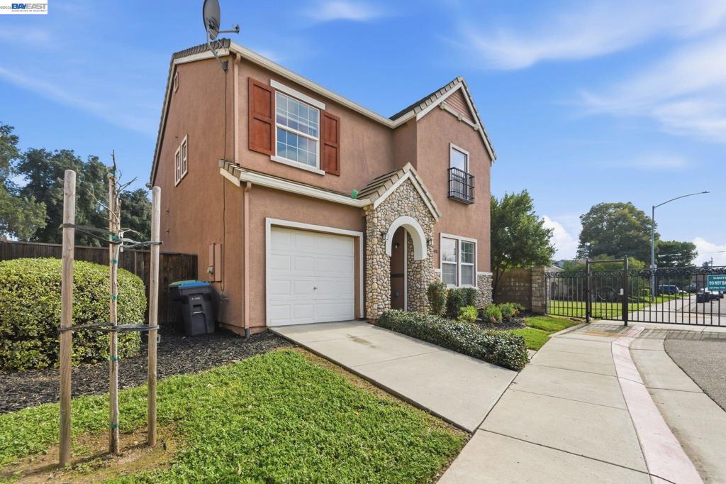 1405 1405 Cat Tail Dr