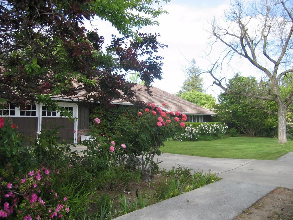 Available Qualified Stanford Faculty Only! Quintessential ranch home nestled on a magnificent lot in the sought-after Pine Hill neighborhood near the heart of Stanford Campus. Located just one block from Alvarado Park and Stanford Campus Recreation Center. This exceptional open floor plan, highlighted by beautiful refinished hardwood flooring in most rooms, A gardener's delight, framed by expansive lawn and an abundance of blooming plants, this lovely home provides a peaceful private ambiance.