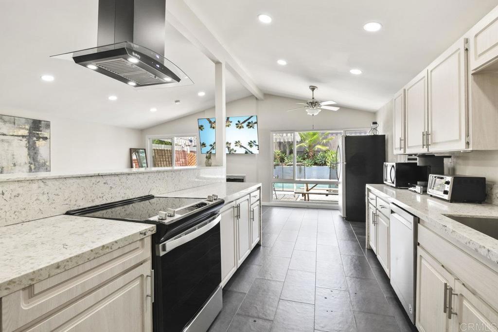 9452 Larrabee Avenue