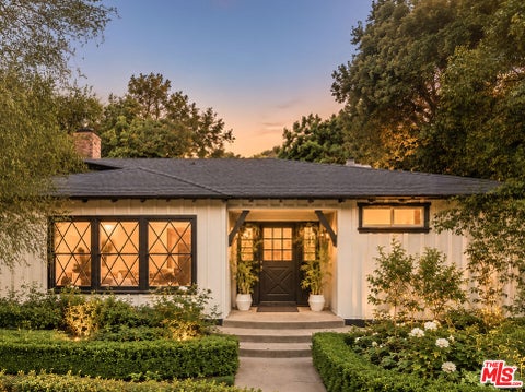 Photo of 3440 Mandeville Canyon Road, Los Angeles, CA 90049 (MLS # 26104142)
