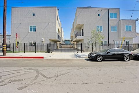 Photo of 11956 Vanowen Ave #1/2, North Hollywood, CA 91605 (MLS # SR26031740)