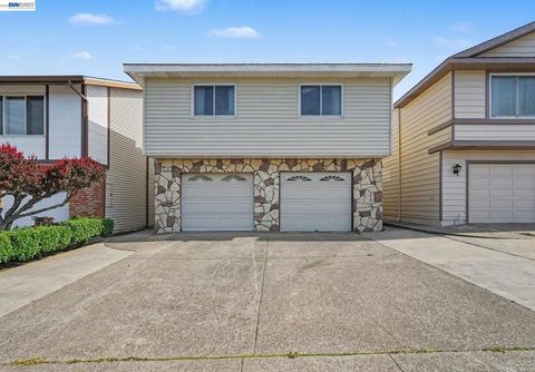 Photo of 721 Gellert Blvd Blvd, Daly City, CA 94015 (MLS # 41128810)