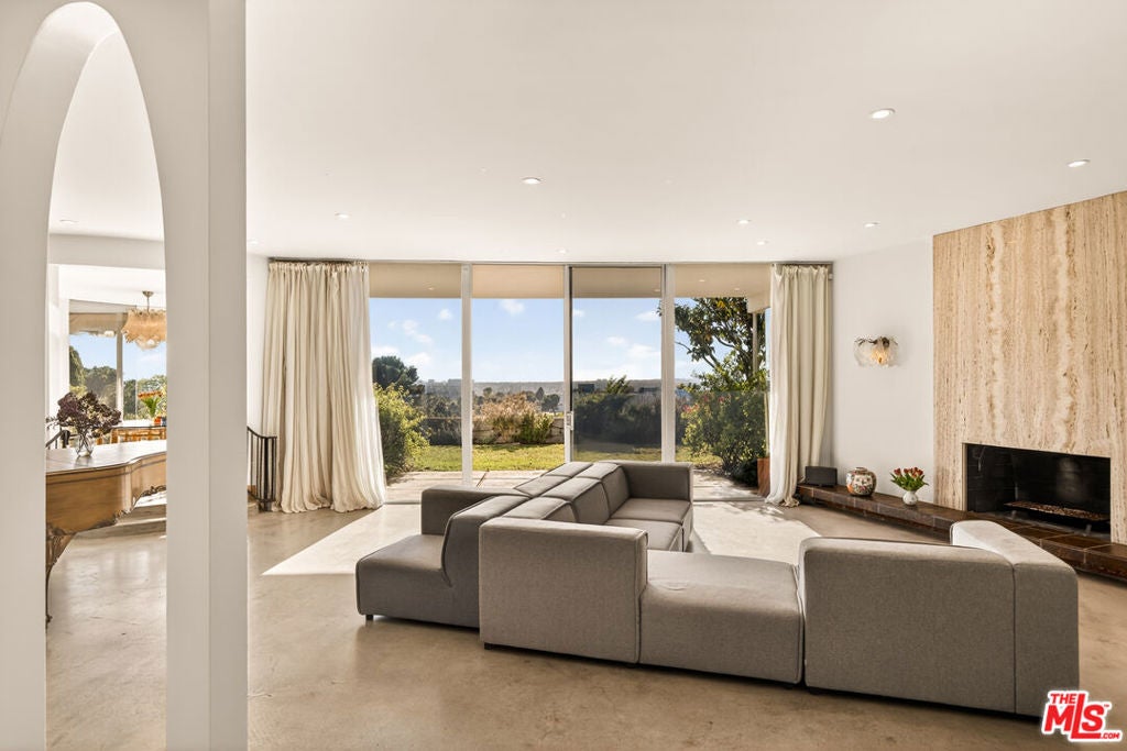 5337 Shenandoah Avenue, Los Angeles CA 90056