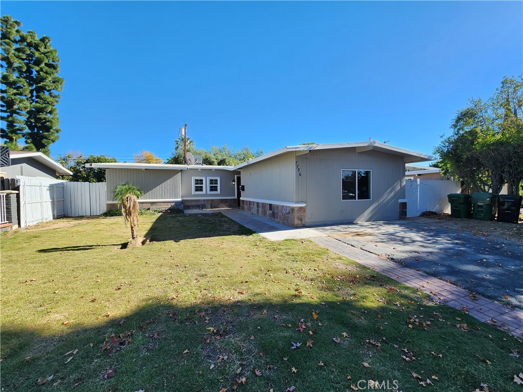 This newly renovated home has 3 bedrooms-2bathrooms. Laminate flooring, central AC, fireplace in living room. Stainless steel appliances in kitchen. Washer and Dryer are included.
Driveway parking, garage is not included.
Lease term is 14 months.
Tenant pays all utilities. Gardener included.
Requirements: Credit score has to be 700+, Income has to be 2.5.times the rent. Pets are negotiable.
Please call or text Listing Agent to schedule a showing!