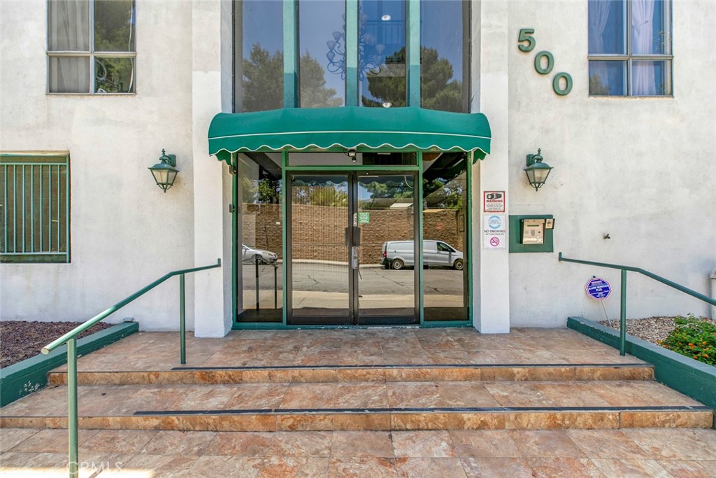 Dont miss the opportunity to see this lovely home located in the heart of Glendale. This light filled top floor unit features an open concept living room, dining area and newly remodeled kitchen, 2 bedrooms, 2 bathrooms and a large balcony. Closets in both bedrooms are large and spacious. Community amenities include 2 laundry rooms, a pool and recreation room. 2 side by side parking spaces with plenty of storage space available in the structure. The building is conveniently close to the 134 freeway, Whole Foods, Trader Joe's, and shopping and restaurants on Glendale Blvd, The Americana and Galleria.