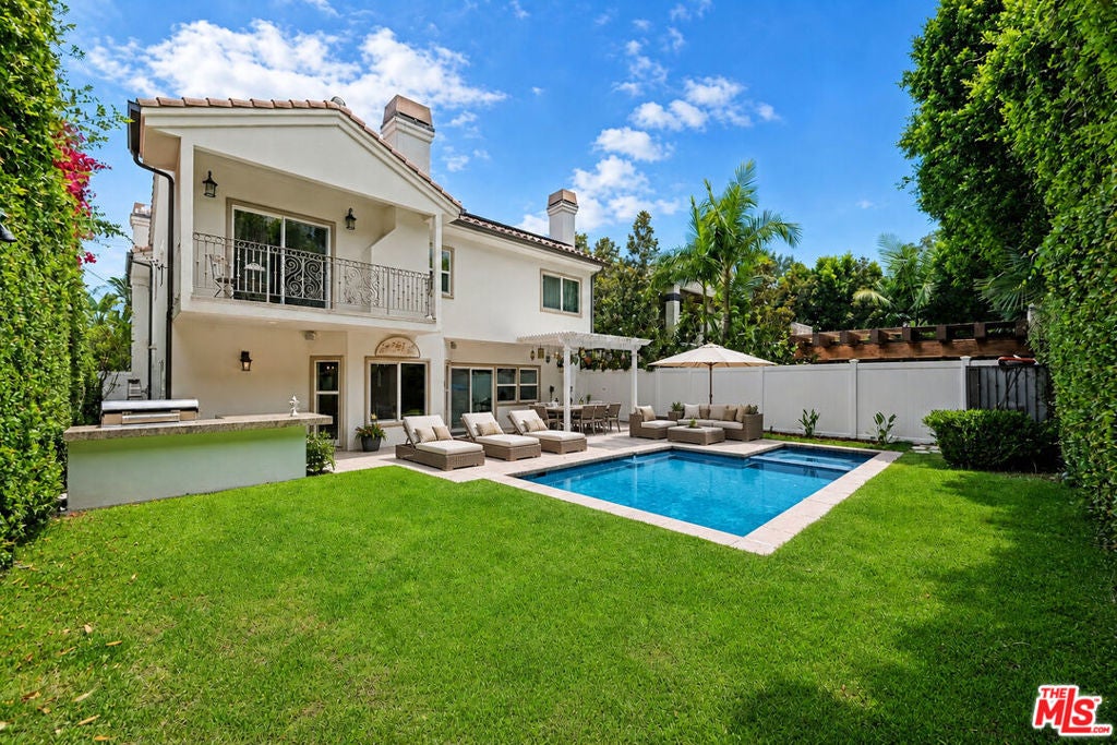 Photo of 5419 Tampa Avenue, Tarzana, CA 91356 (MLS # 26987853)