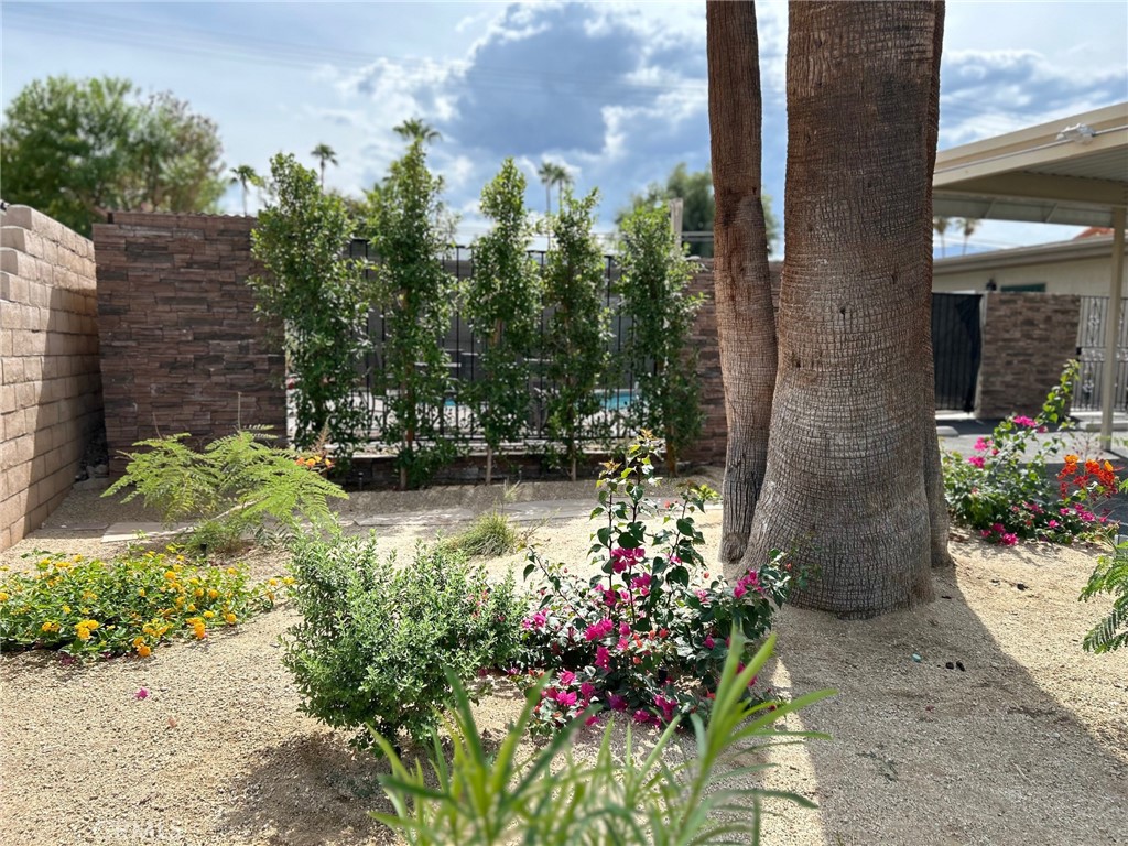 palm desert estates - Residential Lease