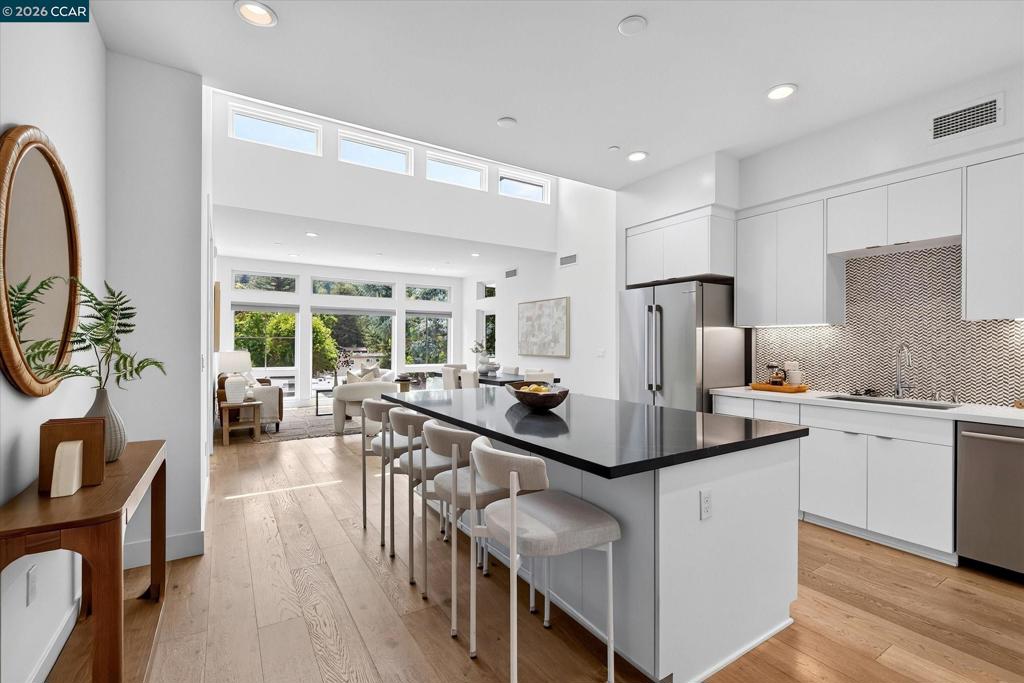 210 Lafayette Cir 302