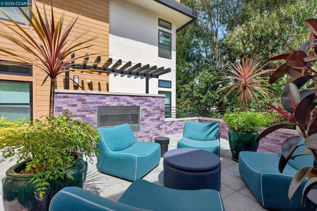210 Lafayette Cir 302