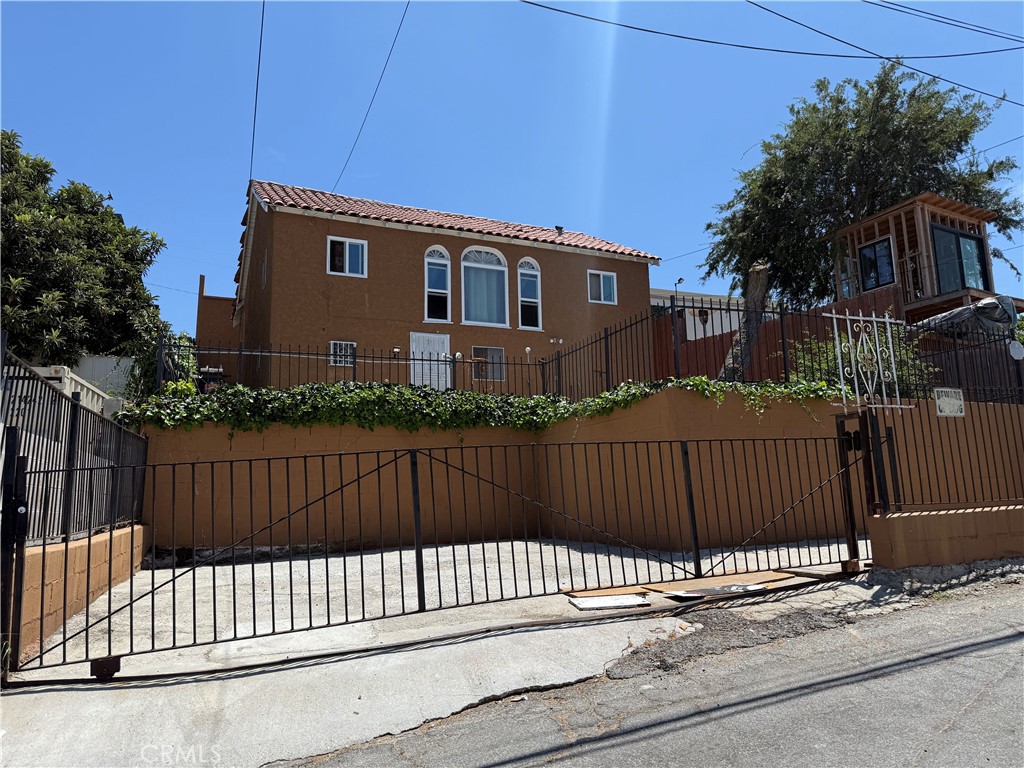 1521 Helen Dr