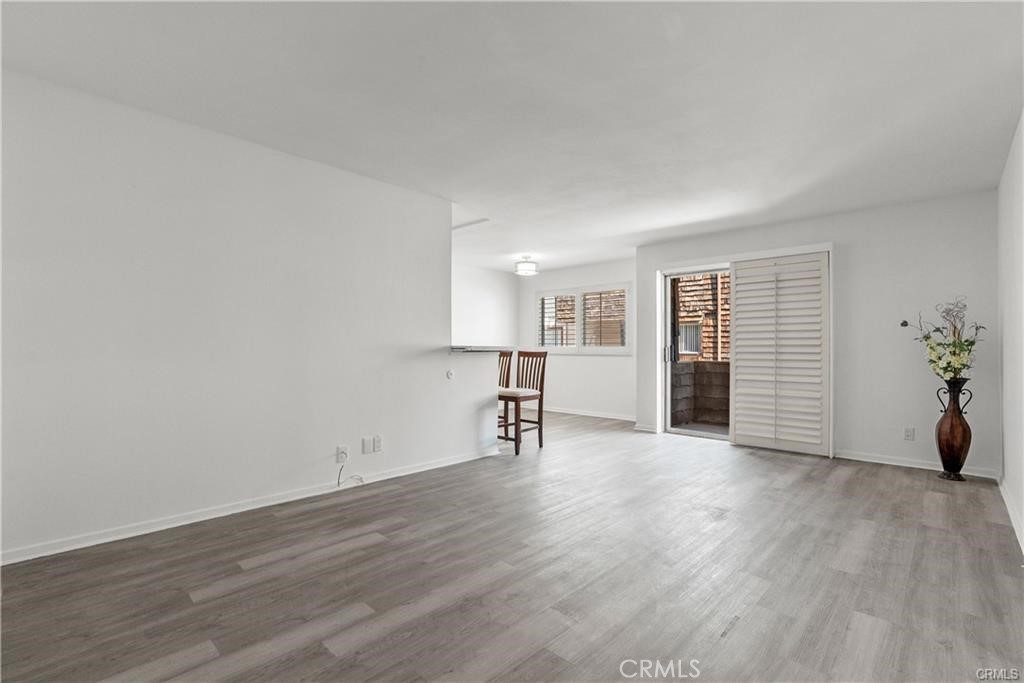 ACCESS FOR DISABLED. ELAVATOR IS AVALABLE FROM THE PARKING. NEWLY REMODELED. BRAND NEW APLIANCES. 2 SEPARAT WALKING CLOSET. VERY CLOSE TO VENTURA BLVD, SHOPPING CENTERS, SCHOOLS, CHURCHES, BUSS, AND 101 FWY. SAFE AND CONVIENT AREA, WHER DON'T DRIVE A CAR. A MUST SEE