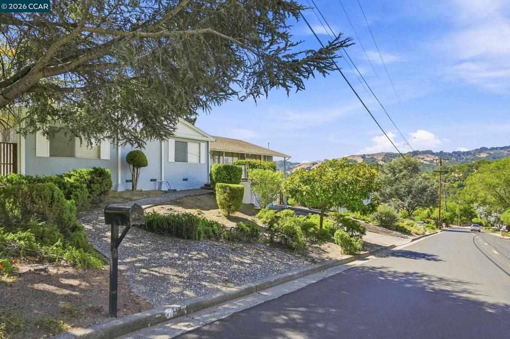 78 Muth Dr DR, Orinda CA 94563