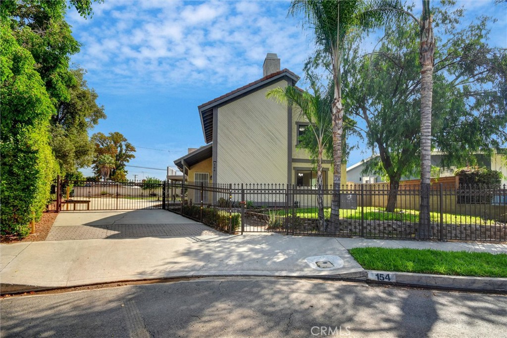 154 N Roberto Avenue