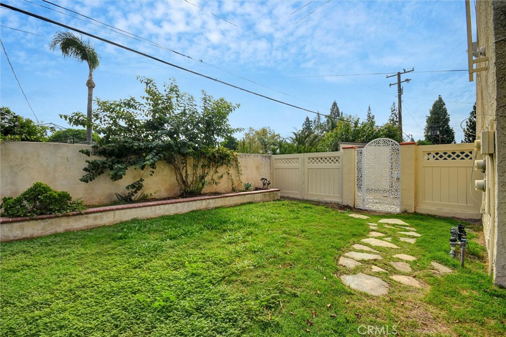 154 N Roberto Avenue